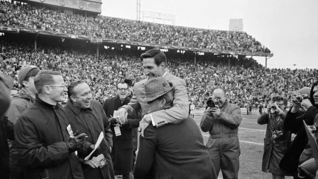 Bear Bryant hugs Gene Stallings after the 1968 Cotton Bowl